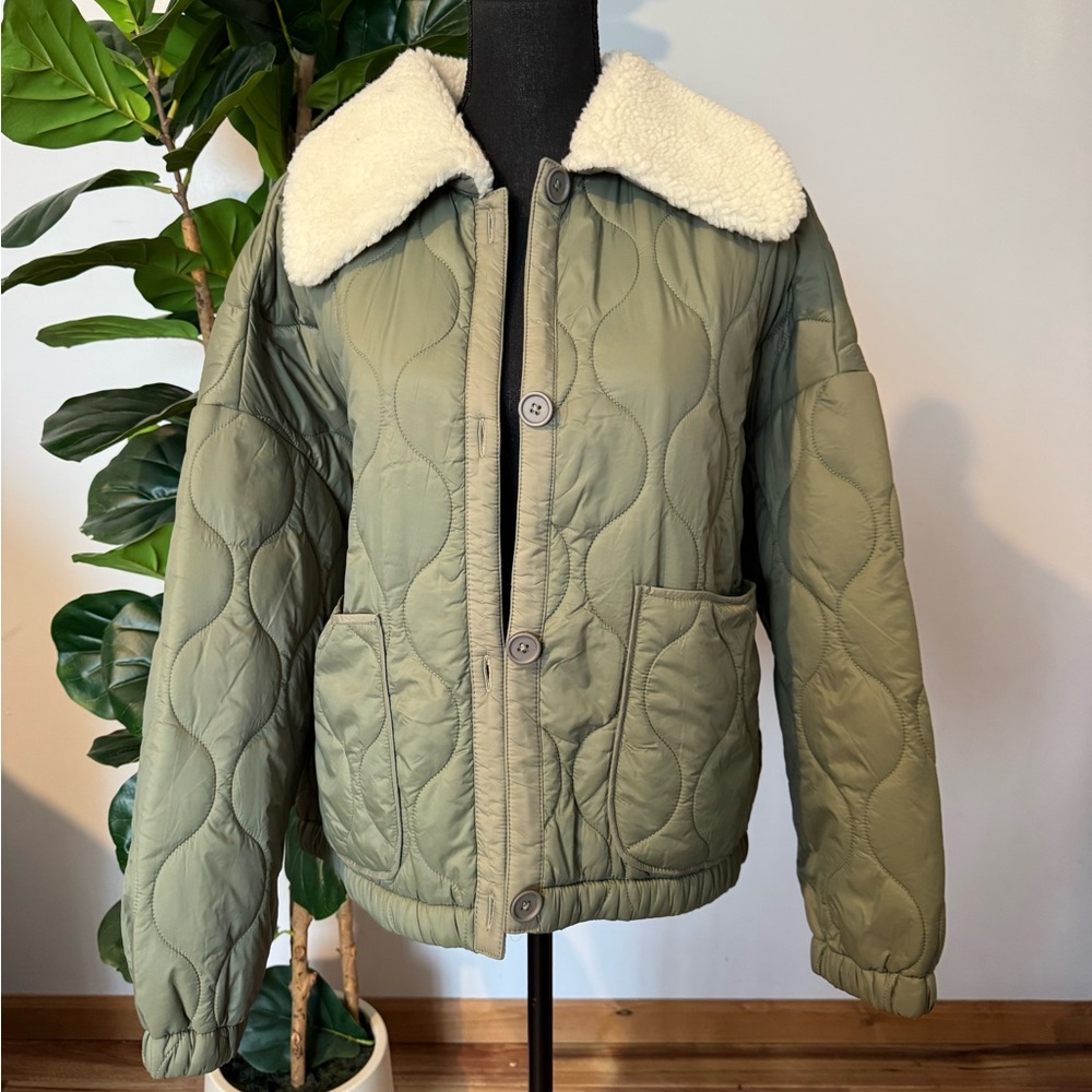 Universal Thread Quilted Olive Green Jacket with Cream Sherpa Collar NWOT